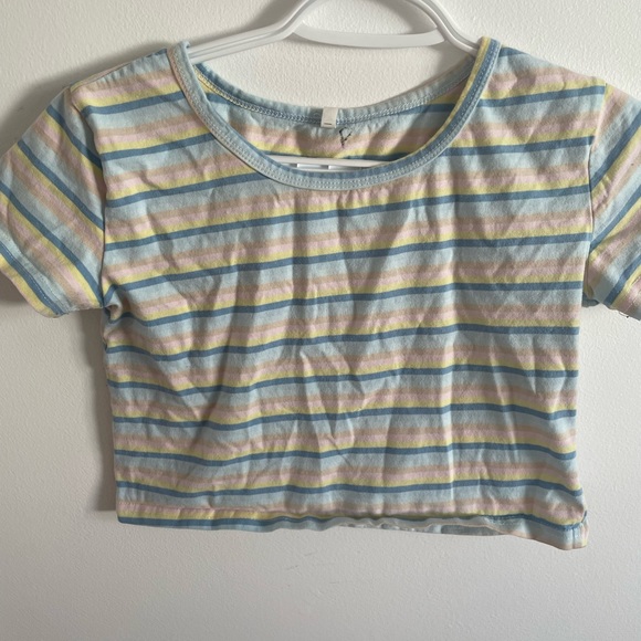 Cute colourful cropped tee - Picture 2 of 3